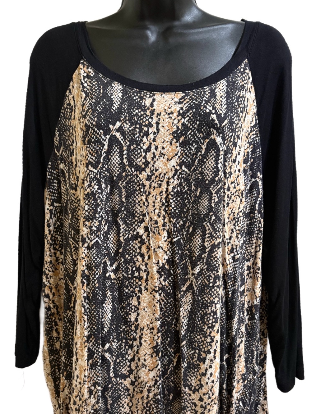 Black & Tan Snake Print Raglan Women's Plus Size Top❤️